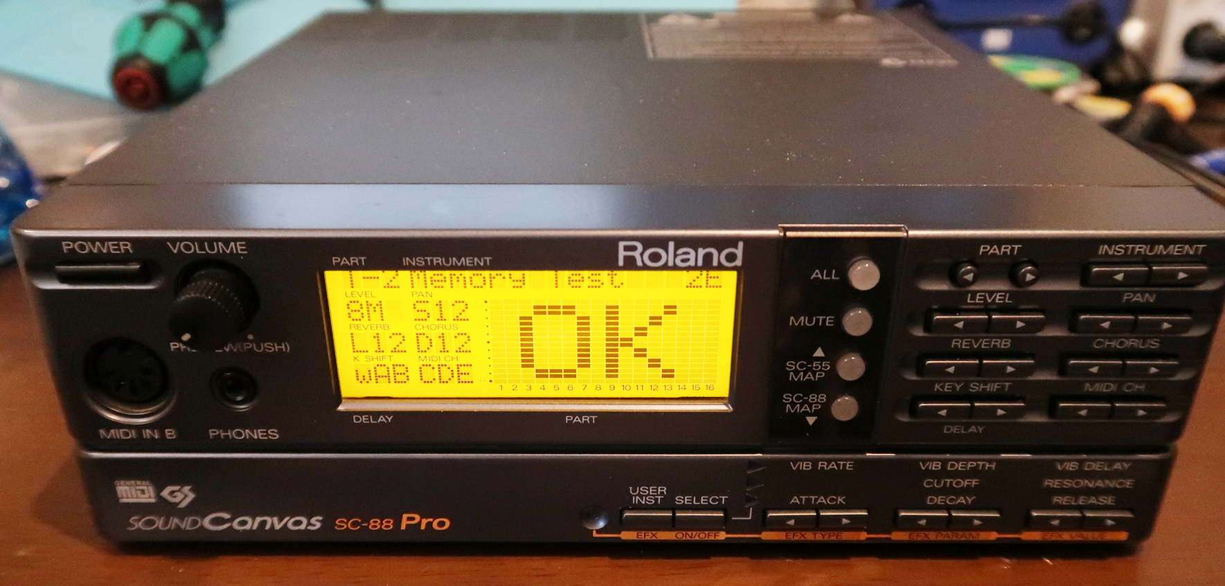 Roland SC-88Proの修理：電解コンデンサ交換 | ごはんたべよ